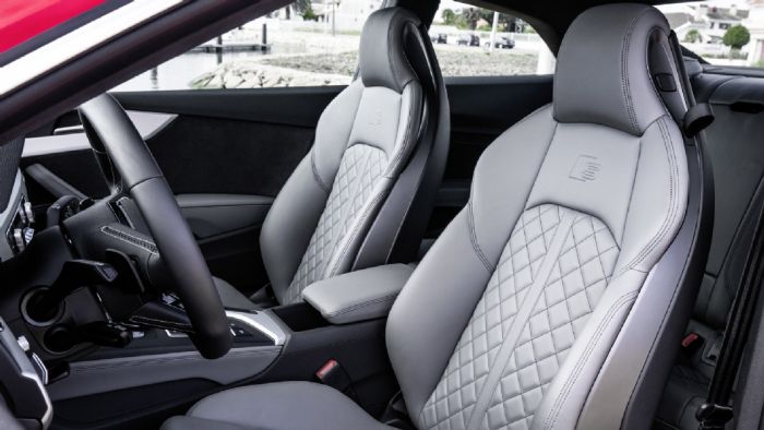 Εντυπωσιακά τα καθίσματα του Audi A5 Coupe. Σύμφωνα μάλιστα με την Audi ο χώρος της καμπίνας είναι μεγαλύτερος.